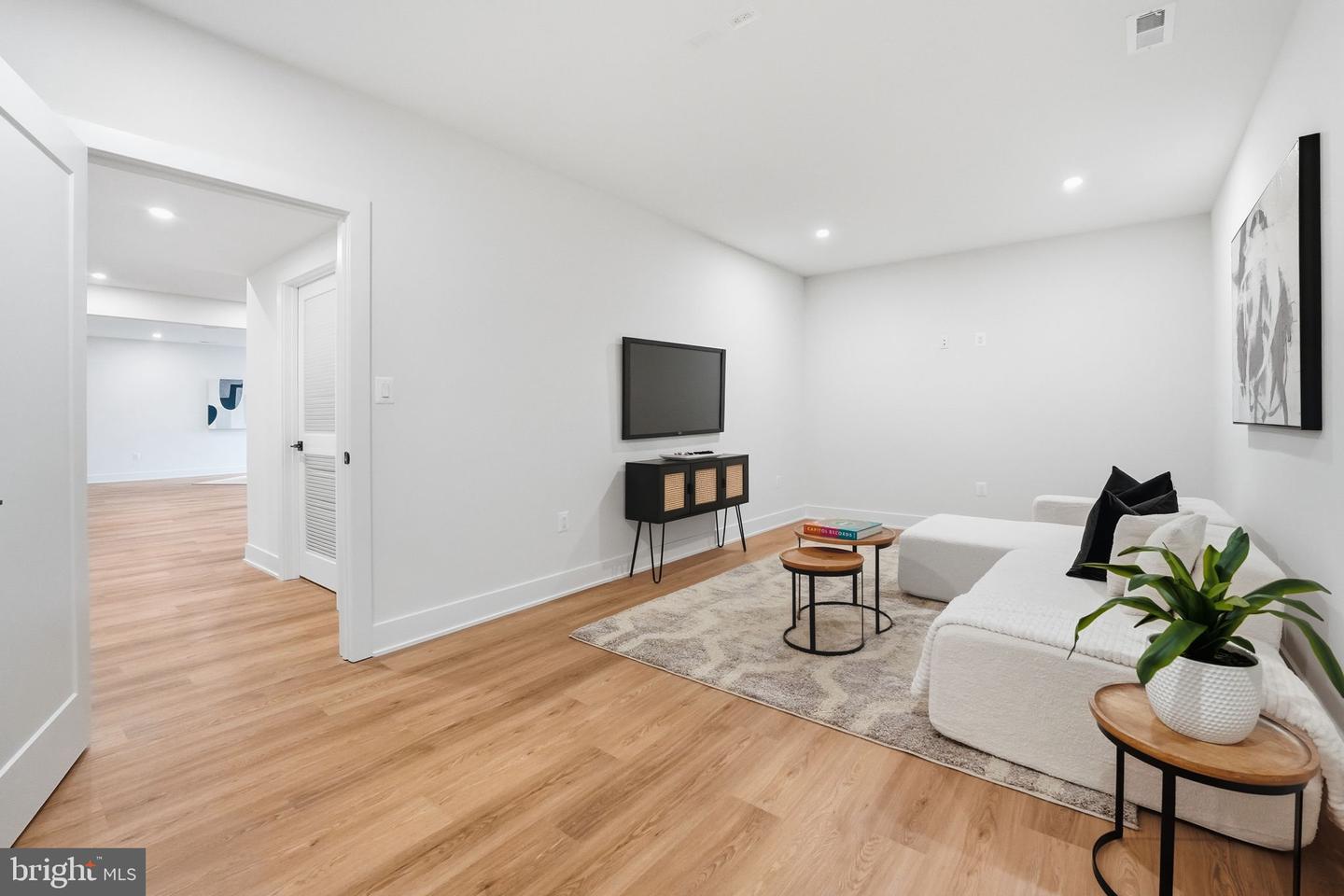 1945 LEONARD RD, FALLS CHURCH, Virginia 22043, 6 Bedrooms Bedrooms, ,6 BathroomsBathrooms,Residential,For sale,1945 LEONARD RD,VAFX2269374 MLS # VAFX2269374