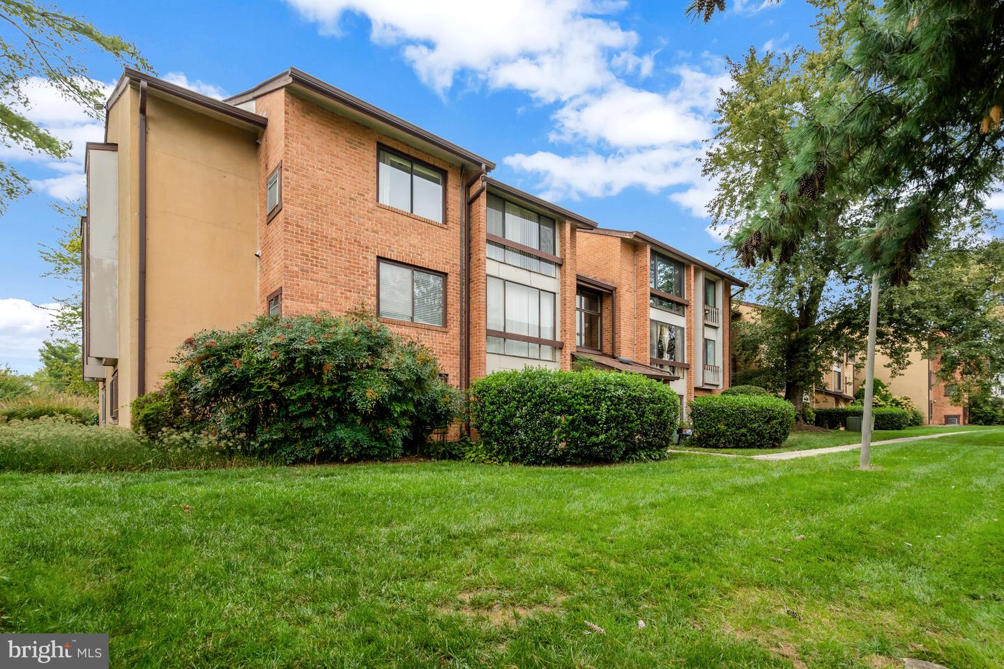 10208 BUSHMAN DR, OAKTON, Virginia 22124, 1 Bedroom Bedrooms, ,1 BathroomBathrooms,Residential,For sale,10208 BUSHMAN DR,VAFX2269862 MLS # VAFX2269862