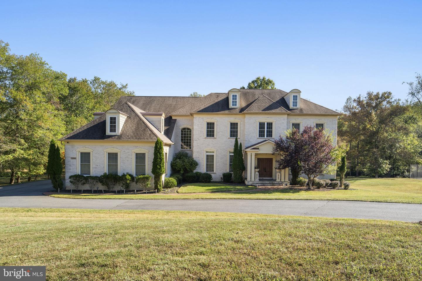 11561 STUART MILL RD, OAKTON, Virginia 22124, 5 Bedrooms Bedrooms, ,5 BathroomsBathrooms,Residential,For sale,11561 STUART MILL RD,VAFX2272610 MLS # VAFX2272610