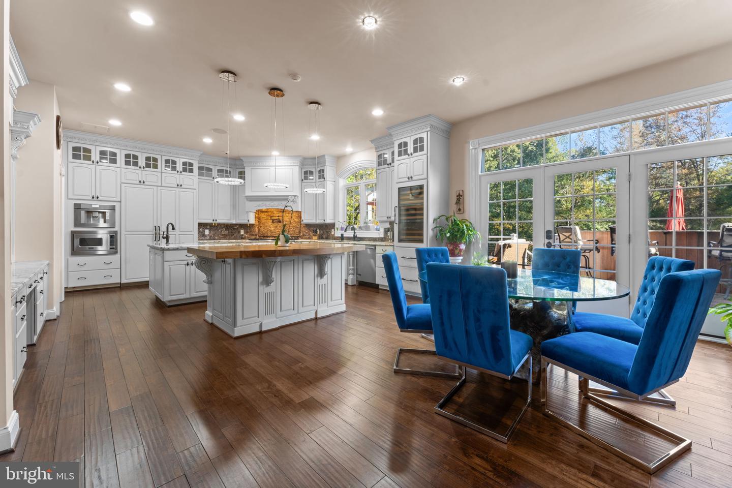 11561 STUART MILL RD, OAKTON, Virginia 22124, 5 Bedrooms Bedrooms, ,5 BathroomsBathrooms,Residential,For sale,11561 STUART MILL RD,VAFX2272610 MLS # VAFX2272610