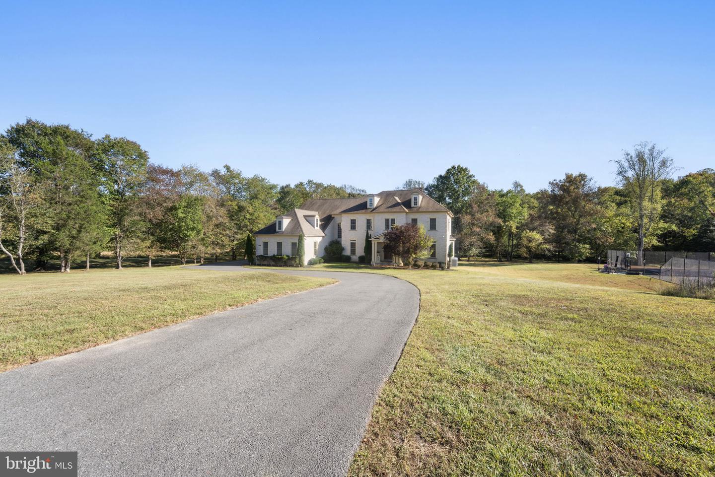 11561 STUART MILL RD, OAKTON, Virginia 22124, 5 Bedrooms Bedrooms, ,5 BathroomsBathrooms,Residential,For sale,11561 STUART MILL RD,VAFX2272610 MLS # VAFX2272610