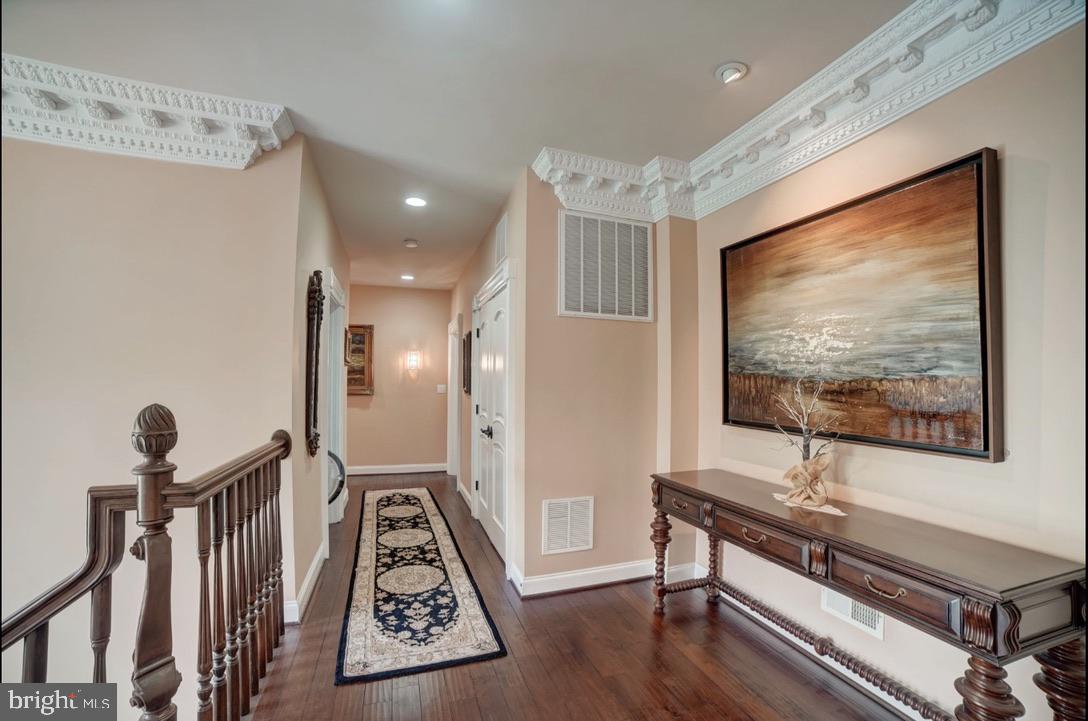 11561 STUART MILL RD, OAKTON, Virginia 22124, 5 Bedrooms Bedrooms, ,5 BathroomsBathrooms,Residential,For sale,11561 STUART MILL RD,VAFX2272610 MLS # VAFX2272610
