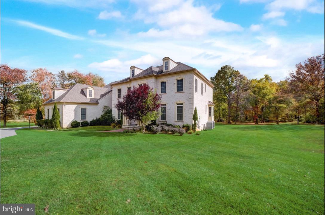 11561 STUART MILL RD, OAKTON, Virginia 22124, 5 Bedrooms Bedrooms, ,5 BathroomsBathrooms,Residential,For sale,11561 STUART MILL RD,VAFX2272610 MLS # VAFX2272610