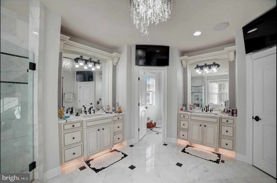 11561 STUART MILL RD, OAKTON, Virginia 22124, 5 Bedrooms Bedrooms, ,5 BathroomsBathrooms,Residential,For sale,11561 STUART MILL RD,VAFX2272610 MLS # VAFX2272610
