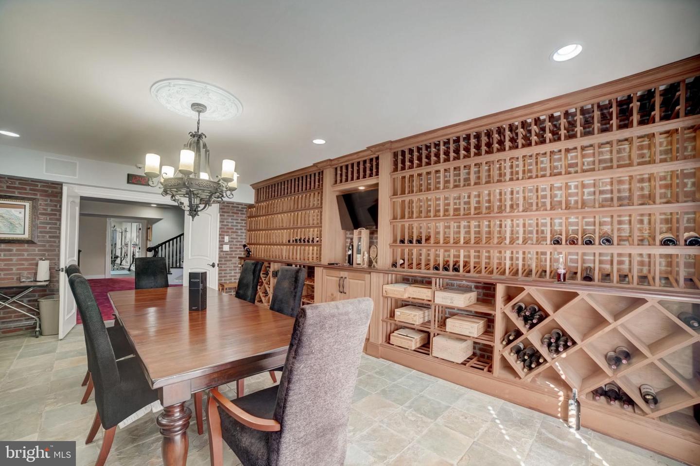 11561 STUART MILL RD, OAKTON, Virginia 22124, 5 Bedrooms Bedrooms, ,5 BathroomsBathrooms,Residential,For sale,11561 STUART MILL RD,VAFX2272610 MLS # VAFX2272610