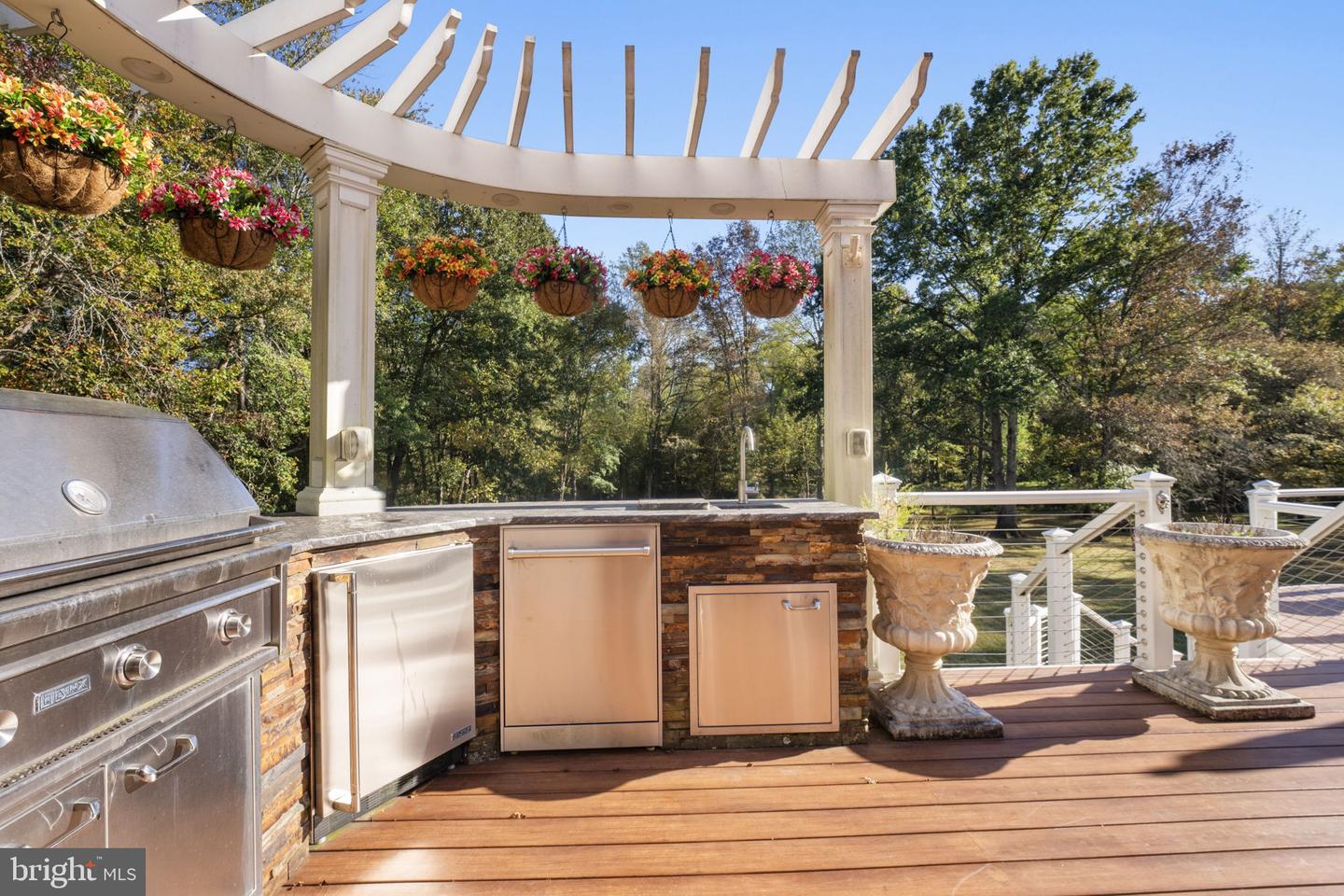 11561 STUART MILL RD, OAKTON, Virginia 22124, 5 Bedrooms Bedrooms, ,5 BathroomsBathrooms,Residential,For sale,11561 STUART MILL RD,VAFX2272610 MLS # VAFX2272610