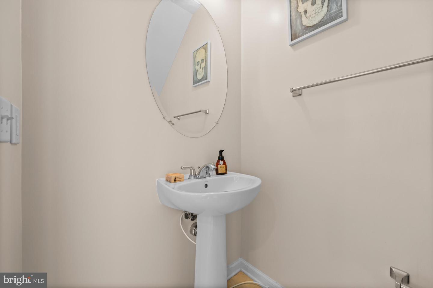 444 W BROAD ST #617, FALLS CHURCH, Virginia 22046, 1 Bedroom Bedrooms, ,1 BathroomBathrooms,Residential,For sale,444 W BROAD ST #617,VAFA2003340 MLS # VAFA2003340