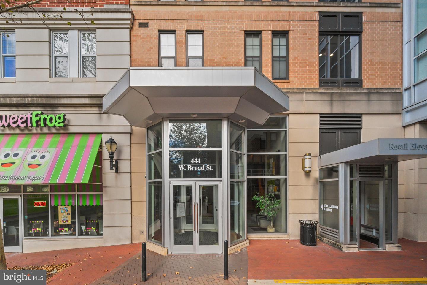 444 W BROAD ST #617, FALLS CHURCH, Virginia 22046, 1 Bedroom Bedrooms, ,1 BathroomBathrooms,Residential,For sale,444 W BROAD ST #617,VAFA2003340 MLS # VAFA2003340