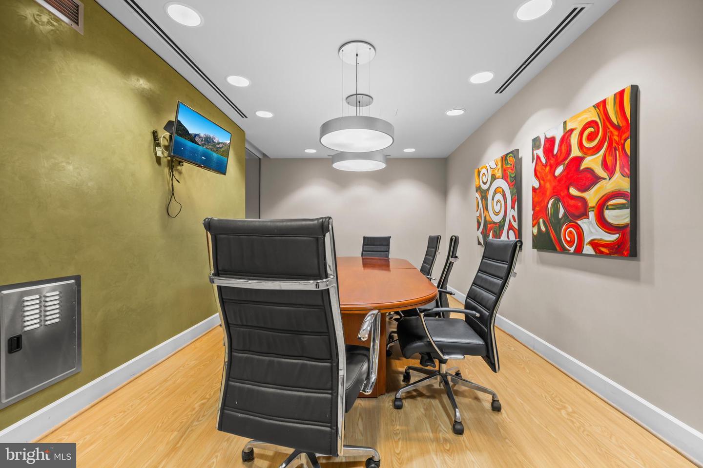 444 W BROAD ST #617, FALLS CHURCH, Virginia 22046, 1 Bedroom Bedrooms, ,1 BathroomBathrooms,Residential,For sale,444 W BROAD ST #617,VAFA2003340 MLS # VAFA2003340