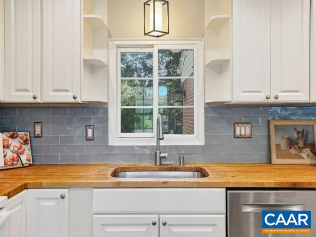 611 SHAMROCK RD, CHARLOTTESVILLE, Virginia 22903, 5 Bedrooms Bedrooms, ,2 BathroomsBathrooms,Residential,For sale,611 SHAMROCK RD,669824 MLS # 669824