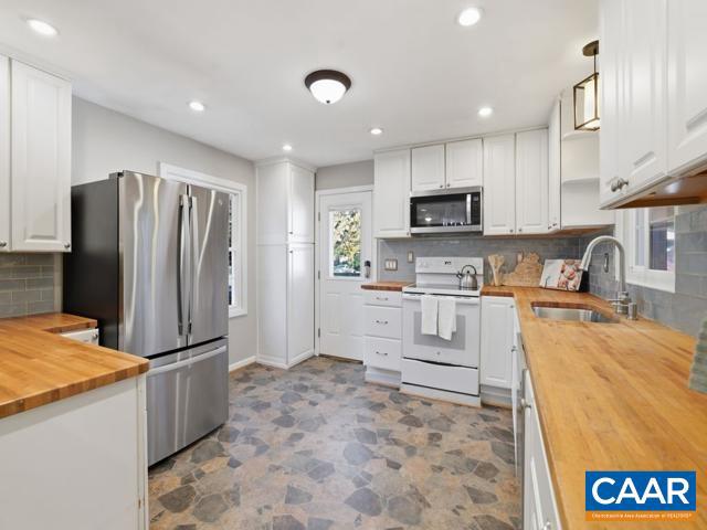 611 SHAMROCK RD, CHARLOTTESVILLE, Virginia 22903, 5 Bedrooms Bedrooms, ,2 BathroomsBathrooms,Residential,For sale,611 SHAMROCK RD,669824 MLS # 669824