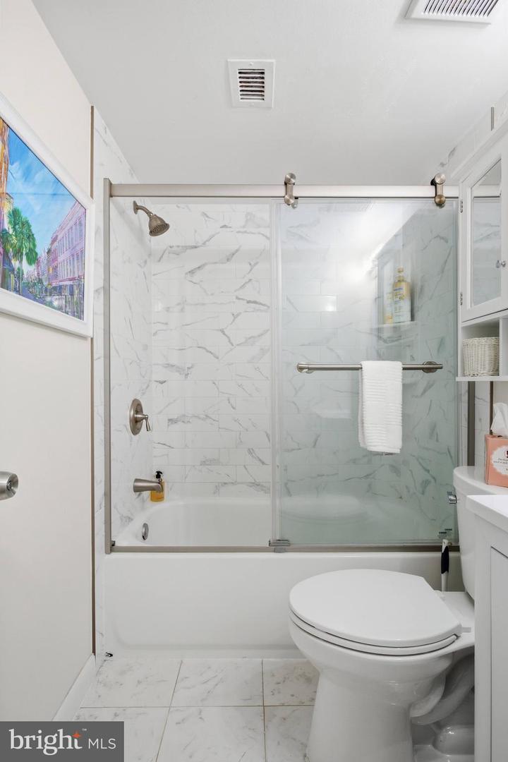 7717 DONNYBROOK CT #201, ANNANDALE, Virginia 22003, 2 Bedrooms Bedrooms, ,1 BathroomBathrooms,Residential,For sale,7717 DONNYBROOK CT #201,VAFX2273560 MLS # VAFX2273560