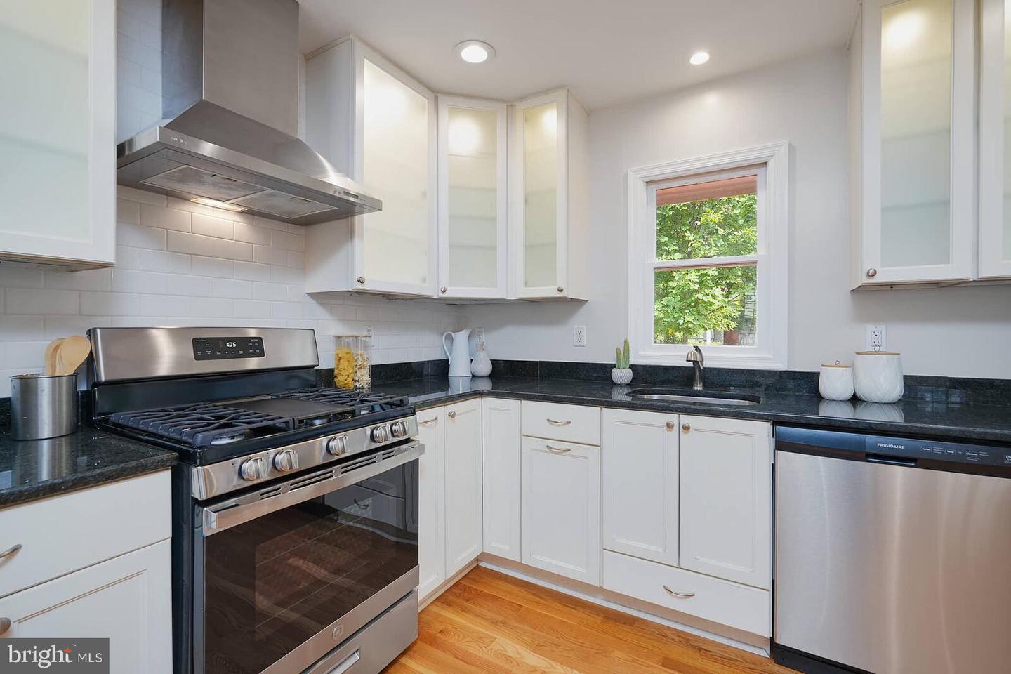1107 DESALE ST SW, VIENNA, Virginia 22180, 4 Bedrooms Bedrooms, ,3 BathroomsBathrooms,Residential,For sale,1107 DESALE ST SW,VAFX2274064 MLS # VAFX2274064