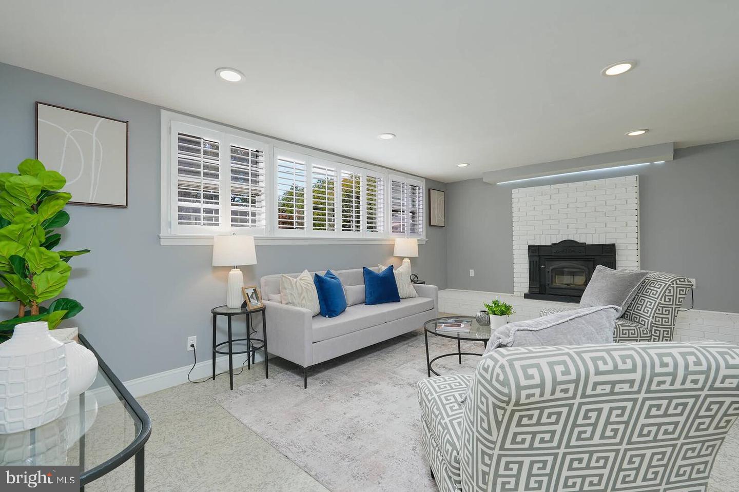 1107 DESALE ST SW, VIENNA, Virginia 22180, 4 Bedrooms Bedrooms, ,3 BathroomsBathrooms,Residential,For sale,1107 DESALE ST SW,VAFX2274064 MLS # VAFX2274064