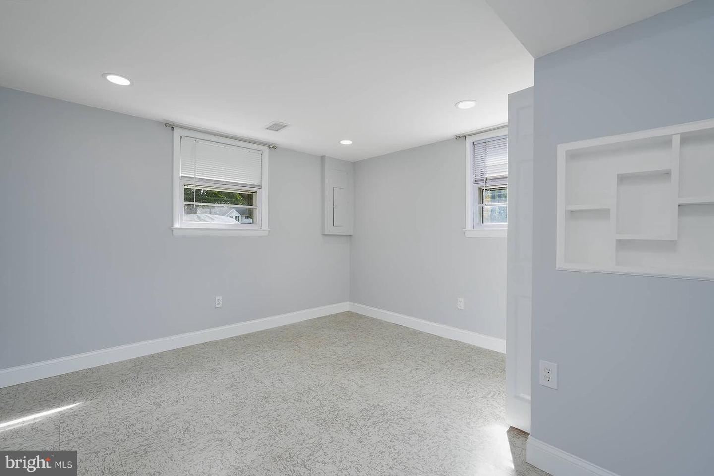 1107 DESALE ST SW, VIENNA, Virginia 22180, 4 Bedrooms Bedrooms, ,3 BathroomsBathrooms,Residential,For sale,1107 DESALE ST SW,VAFX2274064 MLS # VAFX2274064