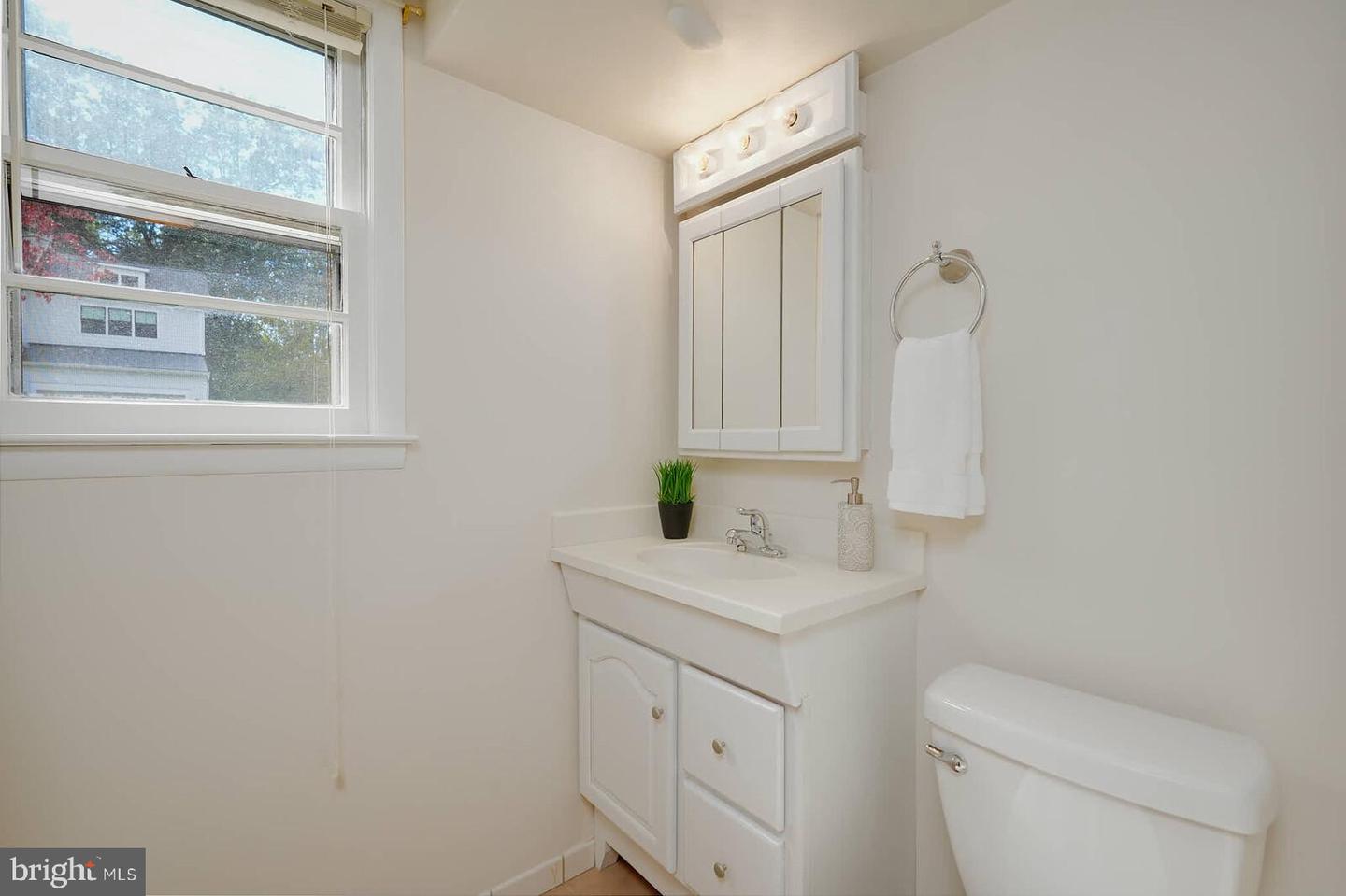 1107 DESALE ST SW, VIENNA, Virginia 22180, 4 Bedrooms Bedrooms, ,3 BathroomsBathrooms,Residential,For sale,1107 DESALE ST SW,VAFX2274064 MLS # VAFX2274064