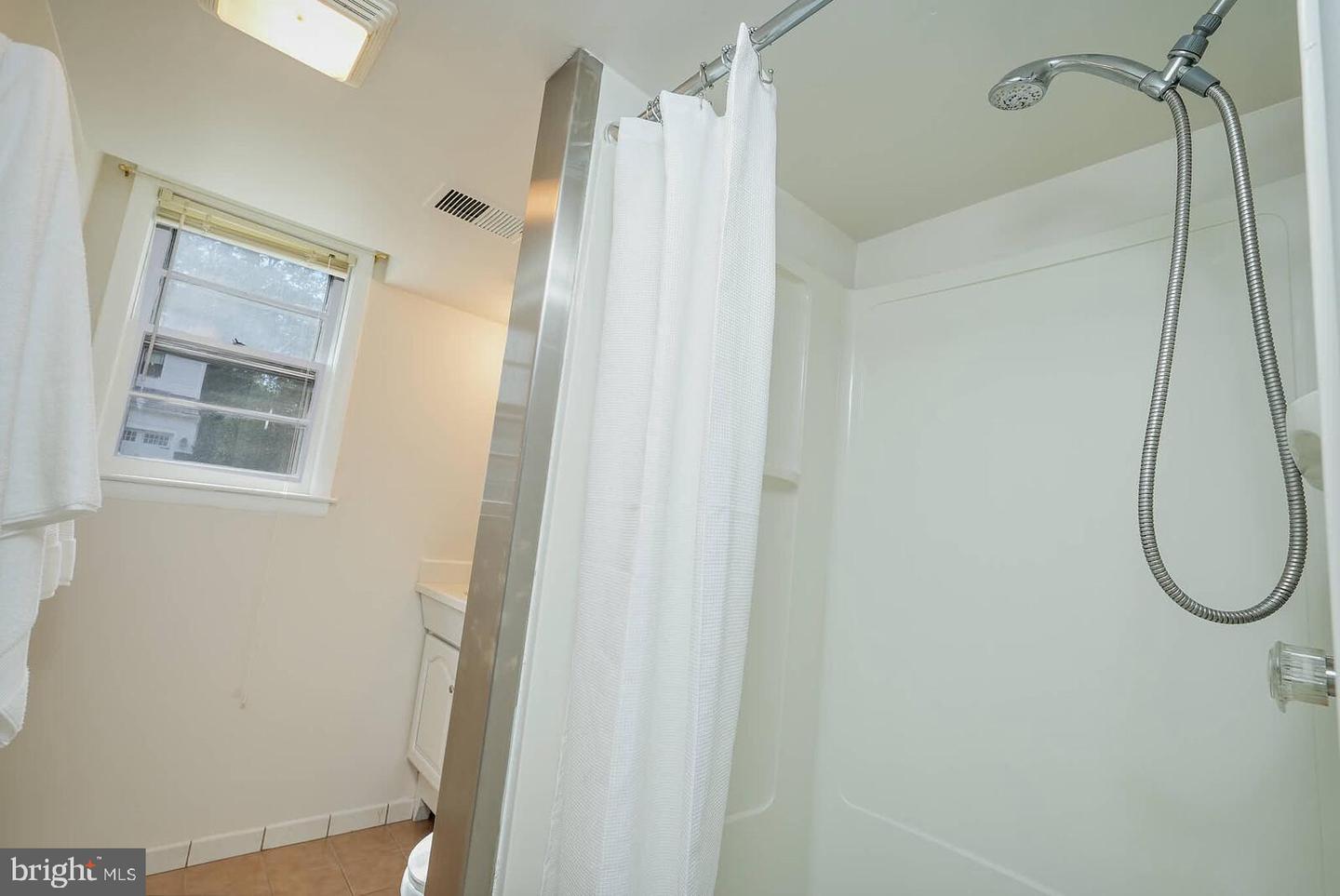 1107 DESALE ST SW, VIENNA, Virginia 22180, 4 Bedrooms Bedrooms, ,3 BathroomsBathrooms,Residential,For sale,1107 DESALE ST SW,VAFX2274064 MLS # VAFX2274064