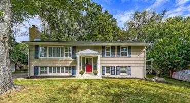 1107 DESALE ST SW, VIENNA, Virginia 22180, 4 Bedrooms Bedrooms, ,3 BathroomsBathrooms,Residential,For sale,1107 DESALE ST SW,VAFX2274064 MLS # VAFX2274064