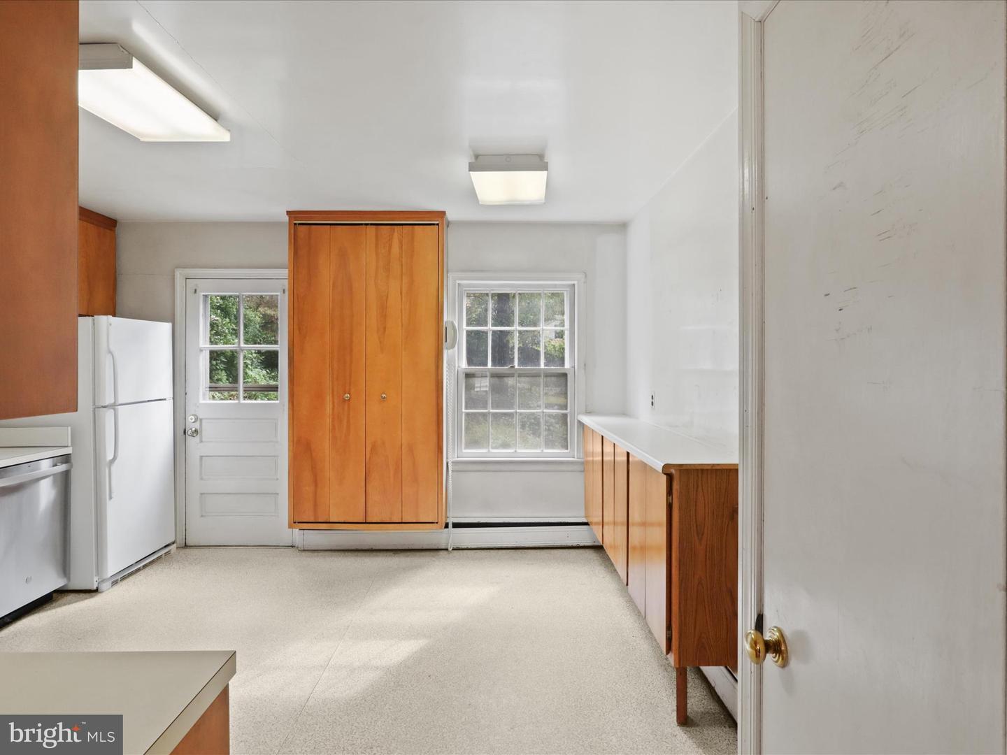 4518 40TH ST N, ARLINGTON, Virginia 22207, 4 Bedrooms Bedrooms, 11 Rooms Rooms,3 BathroomsBathrooms,Residential,For sale,4518 40TH ST N,VAAR2064790 MLS # VAAR2064790