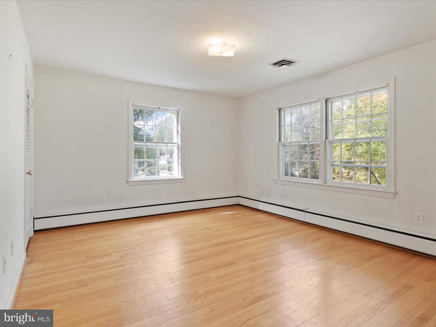 4518 40TH ST N, ARLINGTON, Virginia 22207, 4 Bedrooms Bedrooms, 11 Rooms Rooms,3 BathroomsBathrooms,Residential,For sale,4518 40TH ST N,VAAR2064790 MLS # VAAR2064790