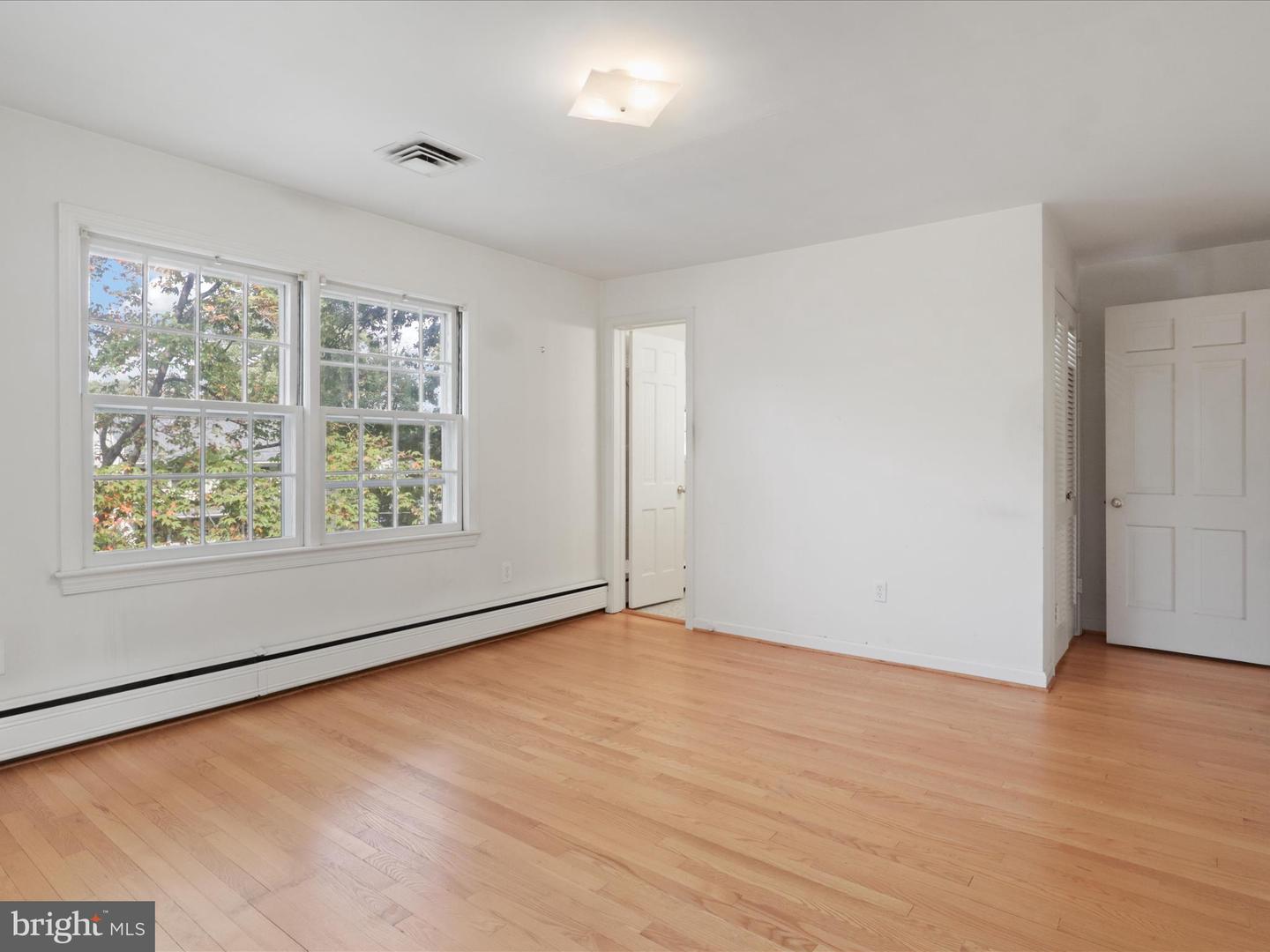 4518 40TH ST N, ARLINGTON, Virginia 22207, 4 Bedrooms Bedrooms, 11 Rooms Rooms,3 BathroomsBathrooms,Residential,For sale,4518 40TH ST N,VAAR2064790 MLS # VAAR2064790