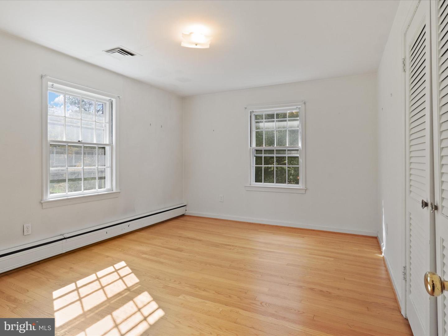 4518 40TH ST N, ARLINGTON, Virginia 22207, 4 Bedrooms Bedrooms, 11 Rooms Rooms,3 BathroomsBathrooms,Residential,For sale,4518 40TH ST N,VAAR2064790 MLS # VAAR2064790