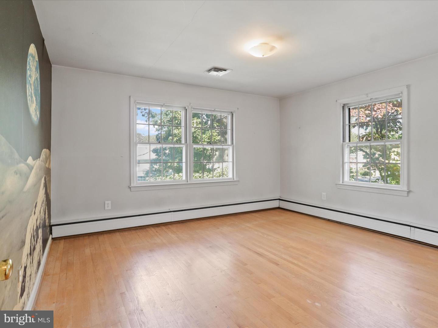 4518 40TH ST N, ARLINGTON, Virginia 22207, 4 Bedrooms Bedrooms, 11 Rooms Rooms,3 BathroomsBathrooms,Residential,For sale,4518 40TH ST N,VAAR2064790 MLS # VAAR2064790