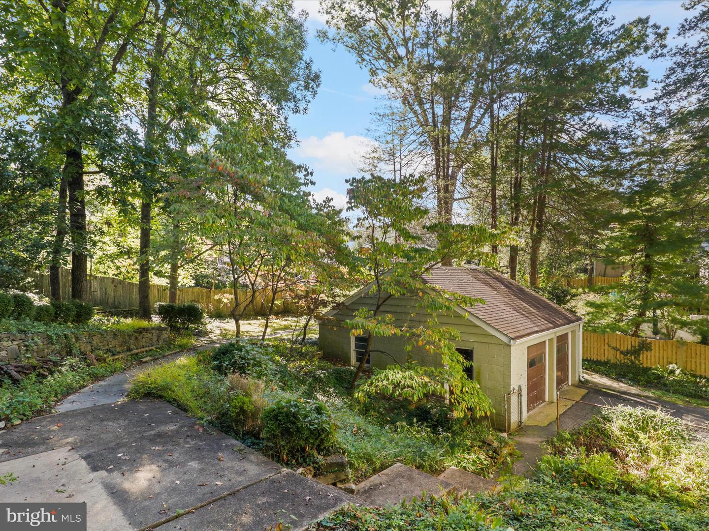 4518 40TH ST N, ARLINGTON, Virginia 22207, 4 Bedrooms Bedrooms, 11 Rooms Rooms,3 BathroomsBathrooms,Residential,For sale,4518 40TH ST N,VAAR2064790 MLS # VAAR2064790
