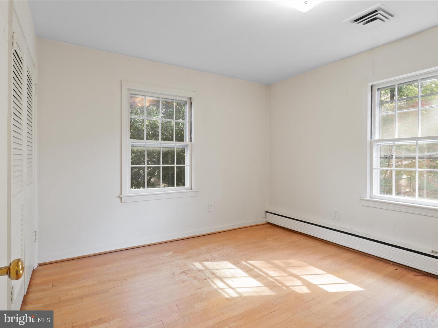 4518 40TH ST N, ARLINGTON, Virginia 22207, 4 Bedrooms Bedrooms, 11 Rooms Rooms,3 BathroomsBathrooms,Residential,For sale,4518 40TH ST N,VAAR2064790 MLS # VAAR2064790