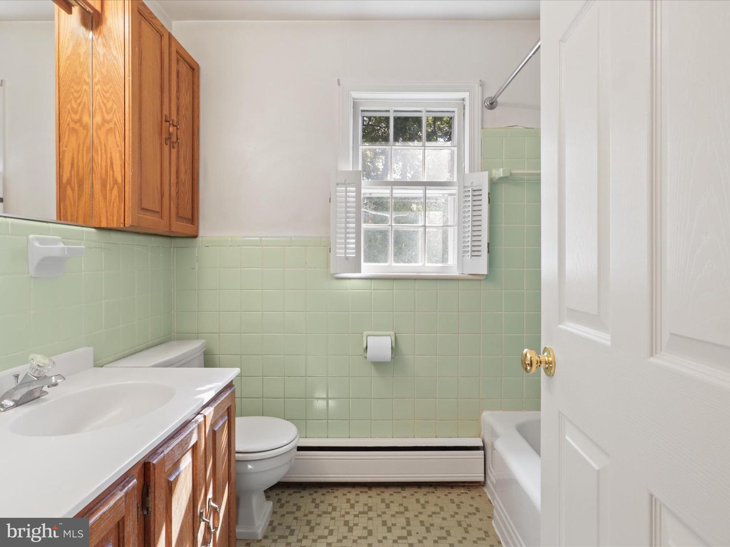 4518 40TH ST N, ARLINGTON, Virginia 22207, 4 Bedrooms Bedrooms, 11 Rooms Rooms,3 BathroomsBathrooms,Residential,For sale,4518 40TH ST N,VAAR2064790 MLS # VAAR2064790