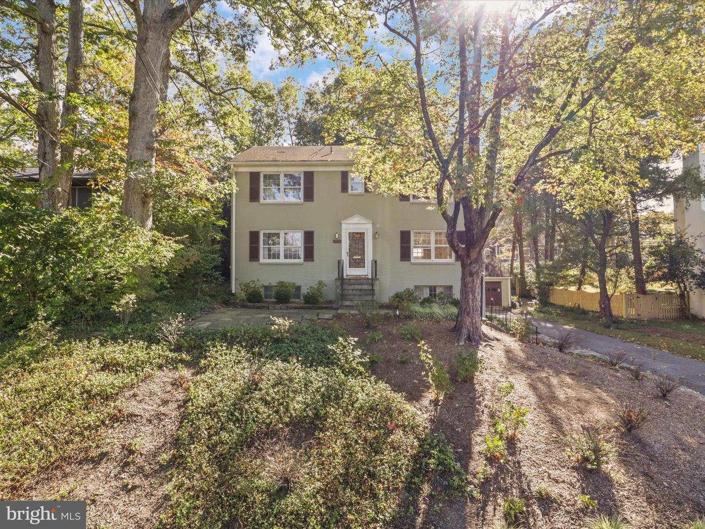 4518 40TH ST N, ARLINGTON, Virginia 22207, 4 Bedrooms Bedrooms, 11 Rooms Rooms,3 BathroomsBathrooms,Residential,For sale,4518 40TH ST N,VAAR2064790 MLS # VAAR2064790