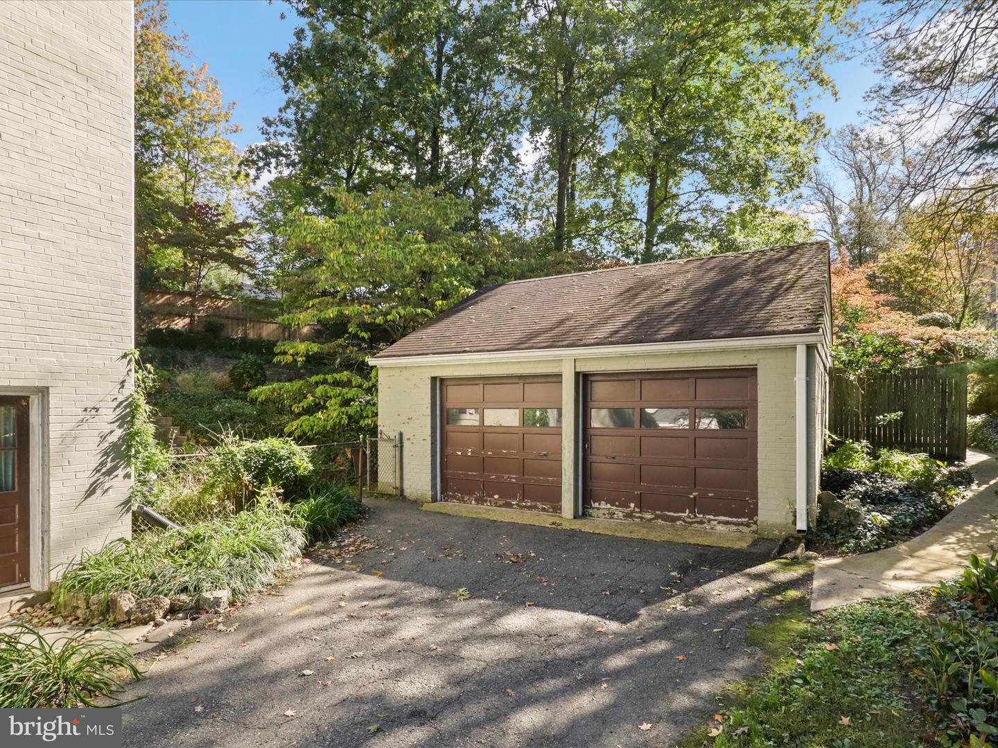 4518 40TH ST N, ARLINGTON, Virginia 22207, 4 Bedrooms Bedrooms, 11 Rooms Rooms,3 BathroomsBathrooms,Residential,For sale,4518 40TH ST N,VAAR2064790 MLS # VAAR2064790