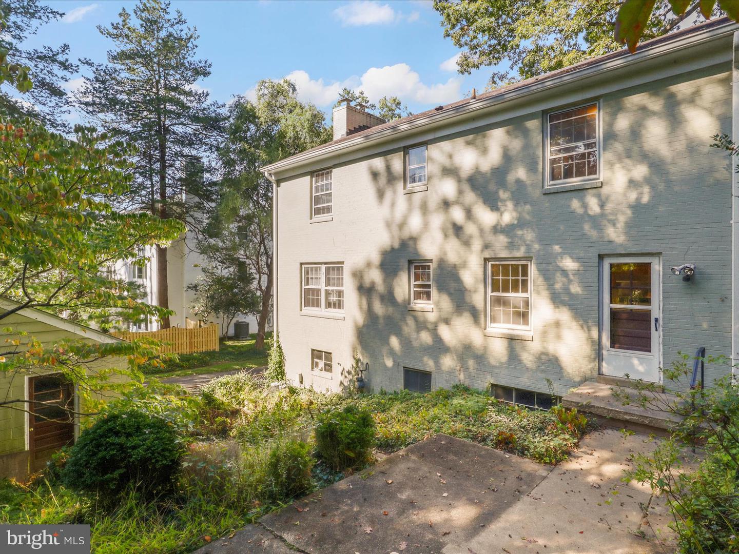 4518 40TH ST N, ARLINGTON, Virginia 22207, 4 Bedrooms Bedrooms, 11 Rooms Rooms,3 BathroomsBathrooms,Residential,For sale,4518 40TH ST N,VAAR2064790 MLS # VAAR2064790