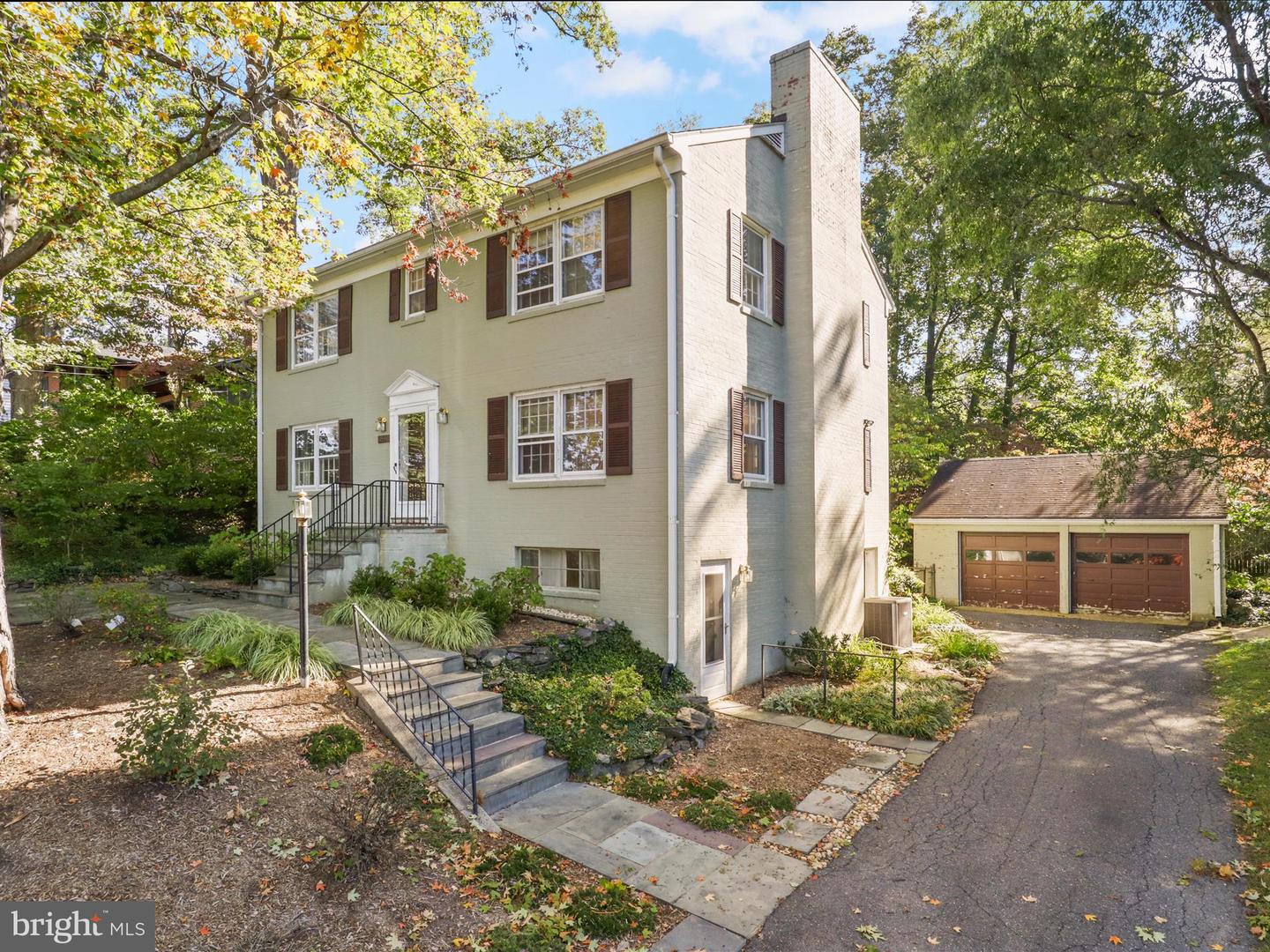 4518 40TH ST N, ARLINGTON, Virginia 22207, 4 Bedrooms Bedrooms, 11 Rooms Rooms,3 BathroomsBathrooms,Residential,For sale,4518 40TH ST N,VAAR2064790 MLS # VAAR2064790