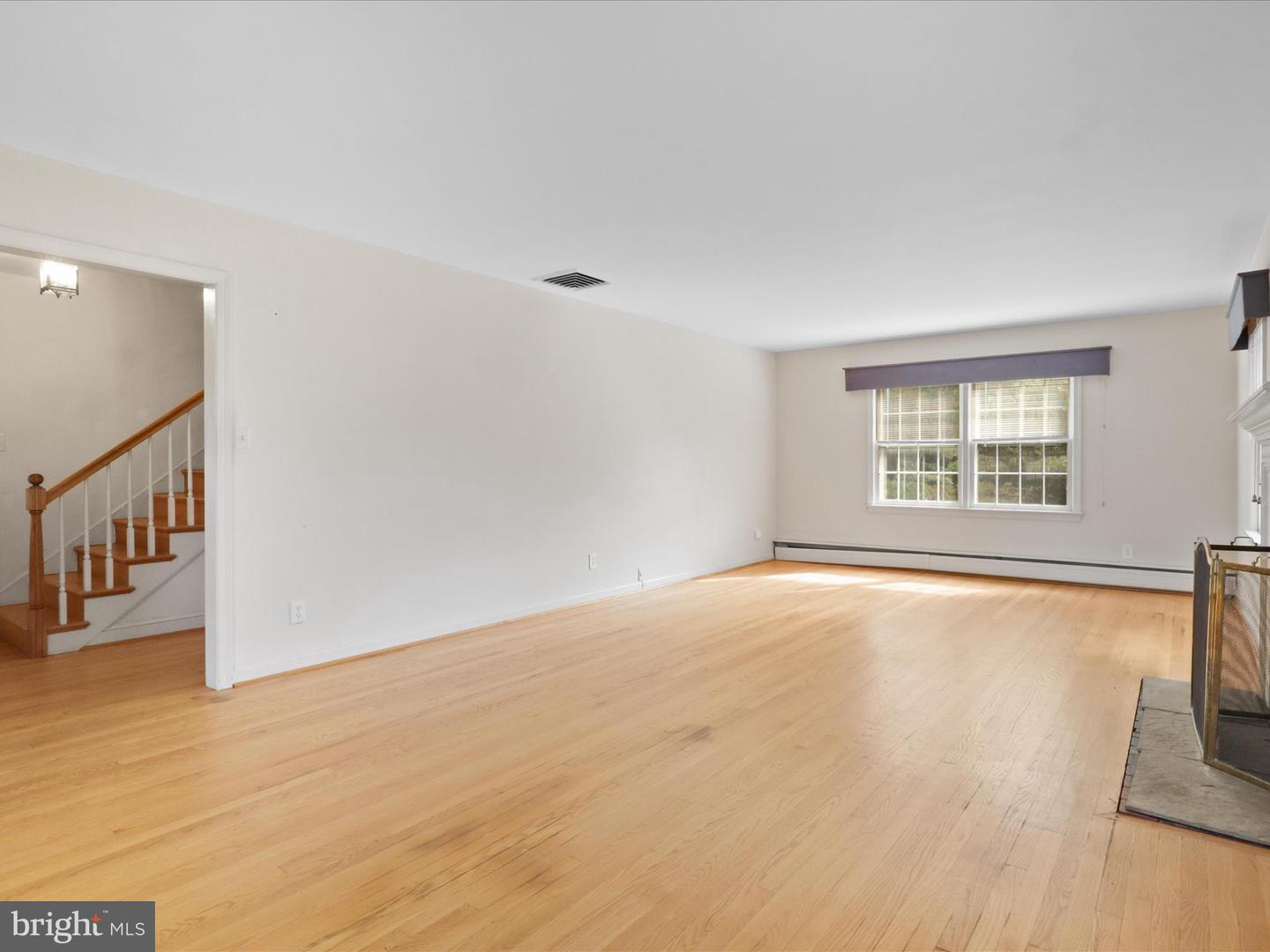 4518 40TH ST N, ARLINGTON, Virginia 22207, 4 Bedrooms Bedrooms, 11 Rooms Rooms,3 BathroomsBathrooms,Residential,For sale,4518 40TH ST N,VAAR2064790 MLS # VAAR2064790