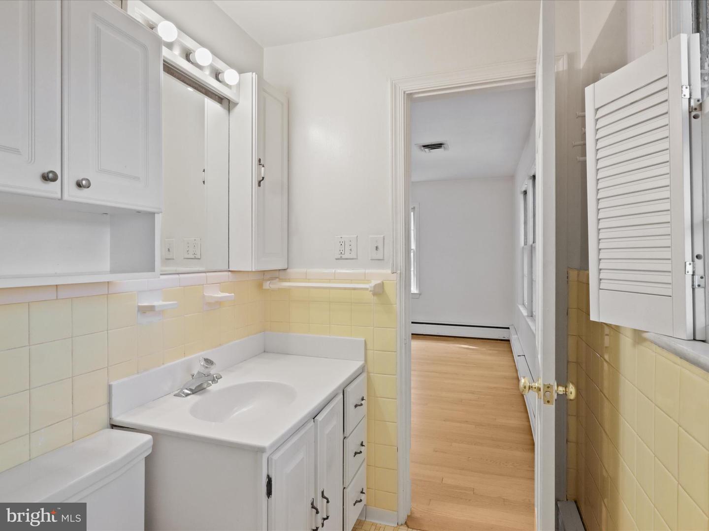 4518 40TH ST N, ARLINGTON, Virginia 22207, 4 Bedrooms Bedrooms, 11 Rooms Rooms,3 BathroomsBathrooms,Residential,For sale,4518 40TH ST N,VAAR2064790 MLS # VAAR2064790