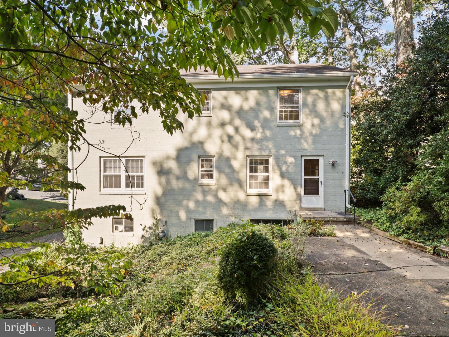 4518 40TH ST N, ARLINGTON, Virginia 22207, 4 Bedrooms Bedrooms, 11 Rooms Rooms,3 BathroomsBathrooms,Residential,For sale,4518 40TH ST N,VAAR2064790 MLS # VAAR2064790