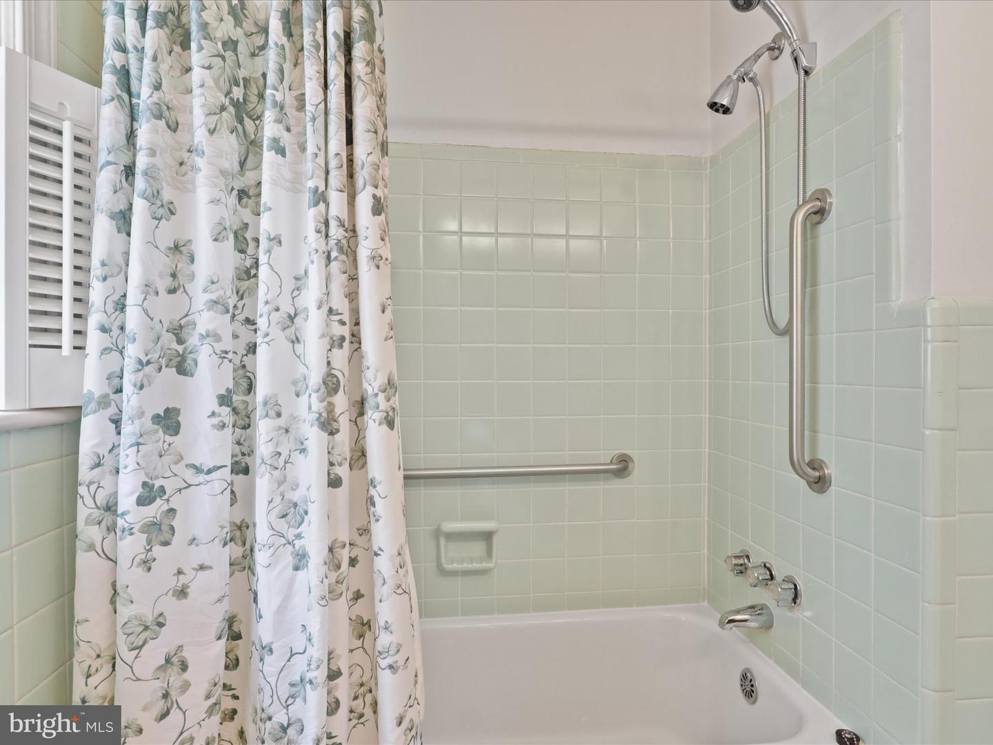 4518 40TH ST N, ARLINGTON, Virginia 22207, 4 Bedrooms Bedrooms, 11 Rooms Rooms,3 BathroomsBathrooms,Residential,For sale,4518 40TH ST N,VAAR2064790 MLS # VAAR2064790