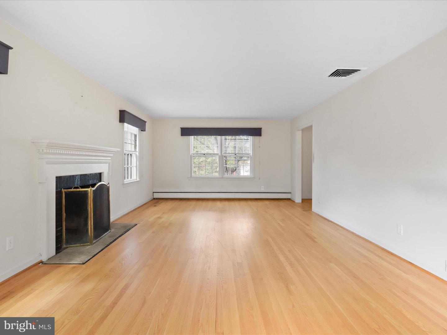 4518 40TH ST N, ARLINGTON, Virginia 22207, 4 Bedrooms Bedrooms, 11 Rooms Rooms,3 BathroomsBathrooms,Residential,For sale,4518 40TH ST N,VAAR2064790 MLS # VAAR2064790