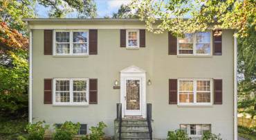 4518 40TH ST N, ARLINGTON, Virginia 22207, 4 Bedrooms Bedrooms, 11 Rooms Rooms,3 BathroomsBathrooms,Residential,For sale,4518 40TH ST N,VAAR2064790 MLS # VAAR2064790