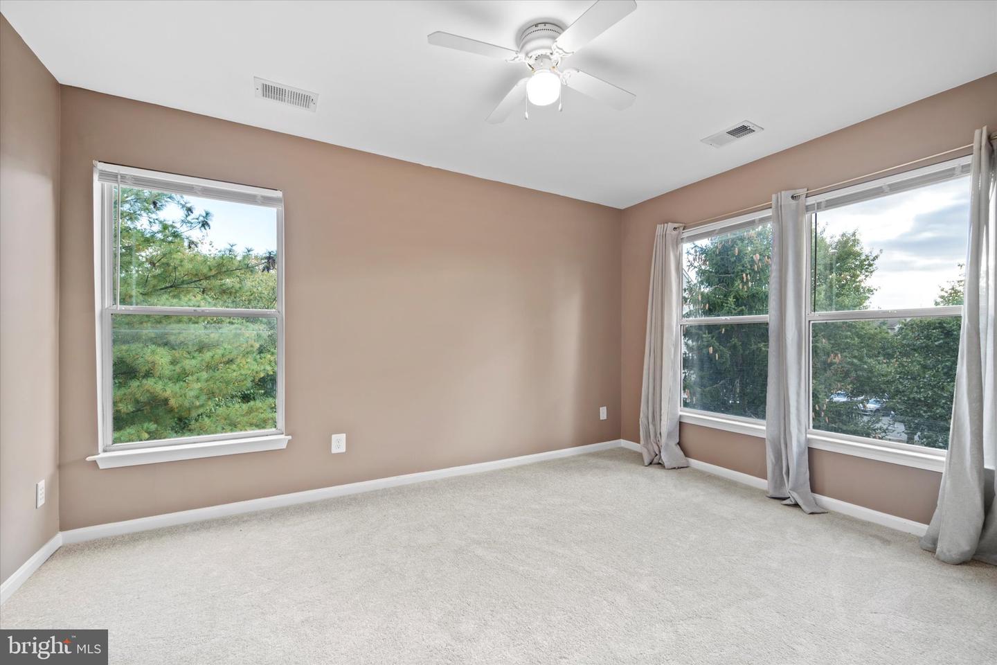 44092 NATALIE TER #302, ASHBURN, Virginia 20147, 3 Bedrooms Bedrooms, ,2 BathroomsBathrooms,Residential,For sale,44092 NATALIE TER #302,VALO2108648 MLS # VALO2108648