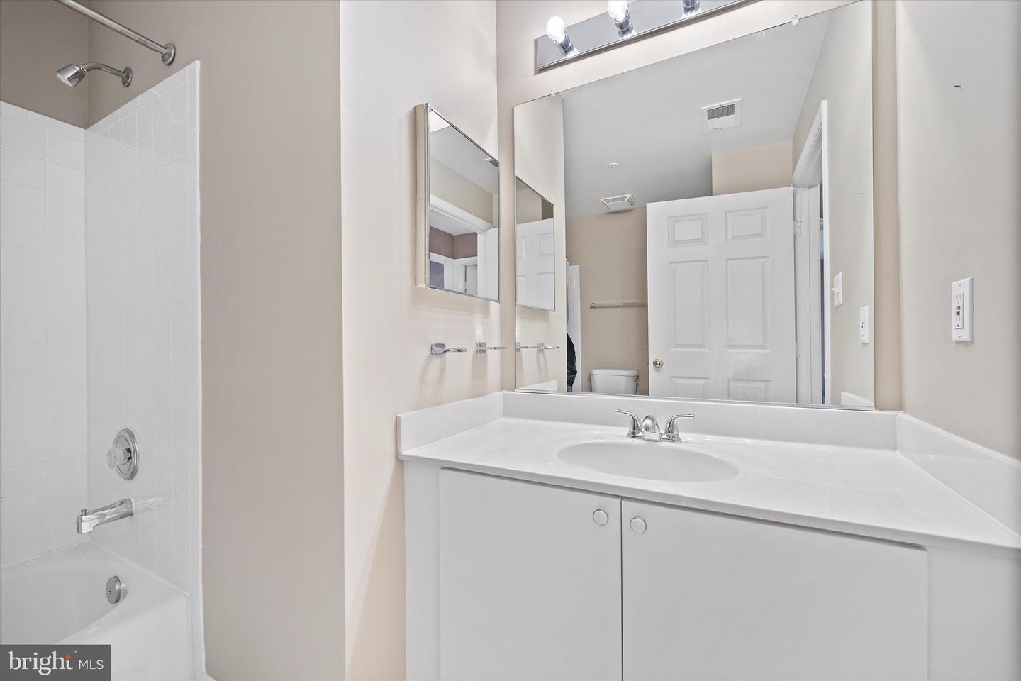 44092 NATALIE TER #302, ASHBURN, Virginia 20147, 3 Bedrooms Bedrooms, ,2 BathroomsBathrooms,Residential,For sale,44092 NATALIE TER #302,VALO2108648 MLS # VALO2108648