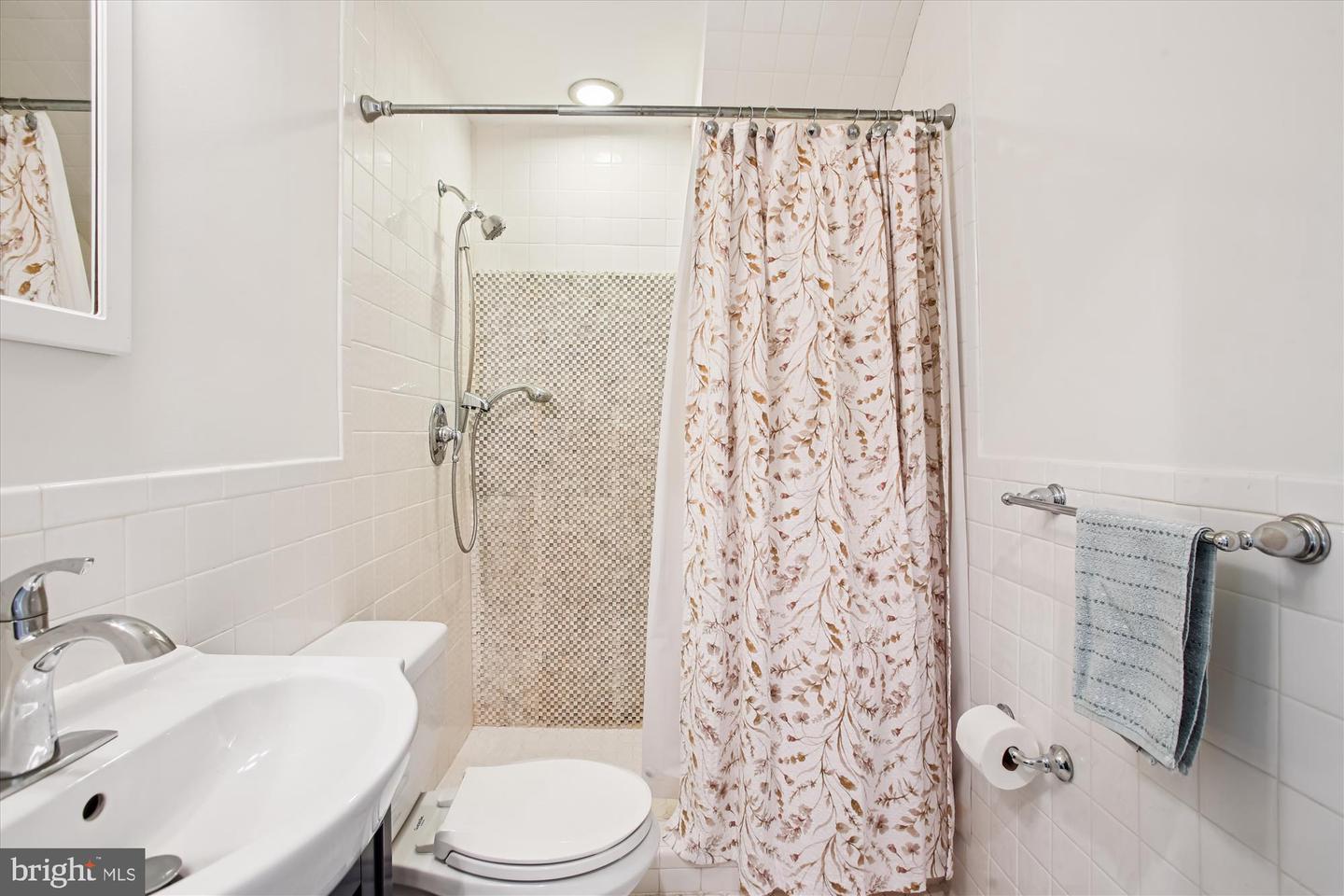 3335 BEECHCLIFF DR, ALEXANDRIA, Virginia 22306, 4 Bedrooms Bedrooms, ,3 BathroomsBathrooms,Residential,For sale,3335 BEECHCLIFF DR,VAFX2273994 MLS # VAFX2273994