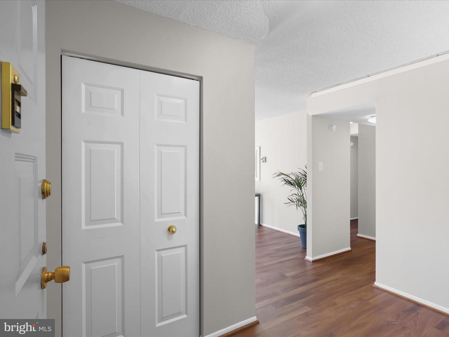 6800 FLEETWOOD RD #420, MCLEAN, Virginia 22101, 3 Bedrooms Bedrooms, ,2 BathroomsBathrooms,Residential,For sale,6800 FLEETWOOD RD #420,VAFX2274058 MLS # VAFX2274058