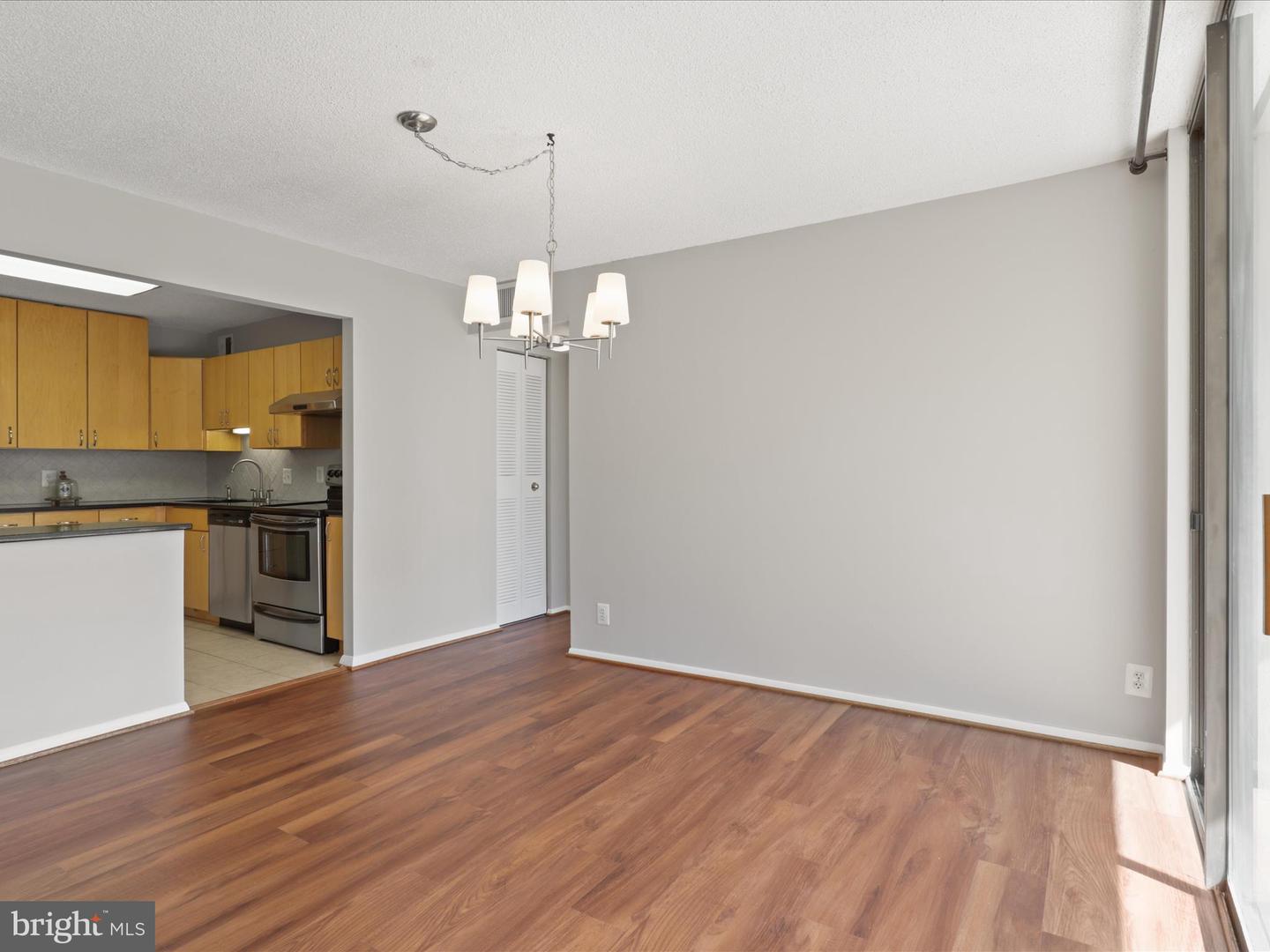 6800 FLEETWOOD RD #420, MCLEAN, Virginia 22101, 3 Bedrooms Bedrooms, ,2 BathroomsBathrooms,Residential,For sale,6800 FLEETWOOD RD #420,VAFX2274058 MLS # VAFX2274058