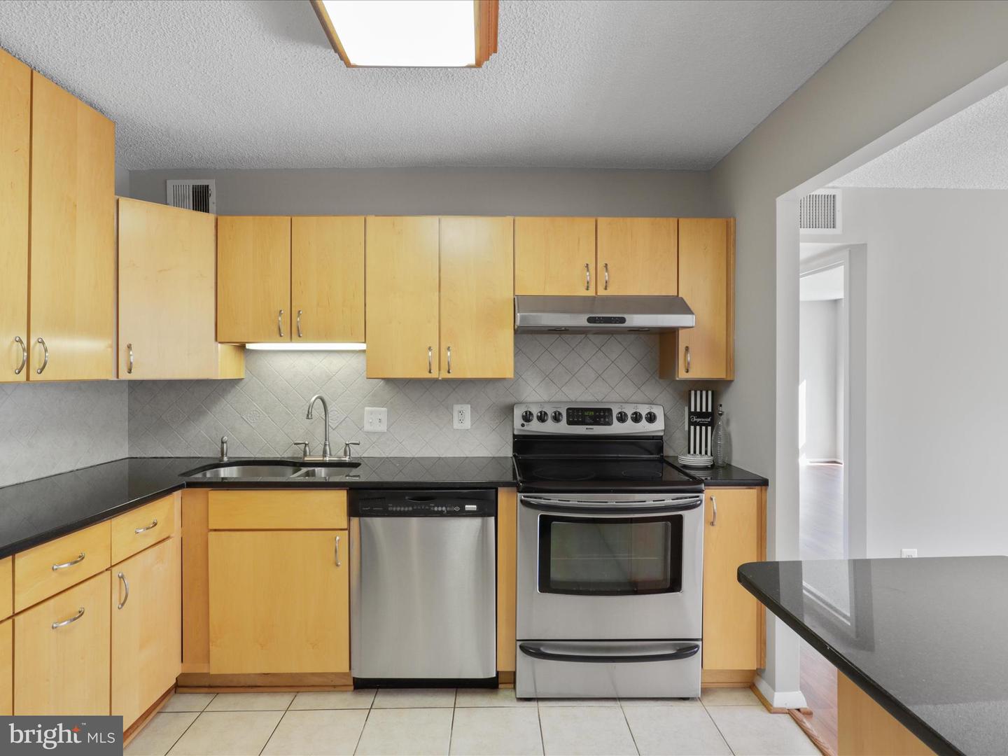 6800 FLEETWOOD RD #420, MCLEAN, Virginia 22101, 3 Bedrooms Bedrooms, ,2 BathroomsBathrooms,Residential,For sale,6800 FLEETWOOD RD #420,VAFX2274058 MLS # VAFX2274058