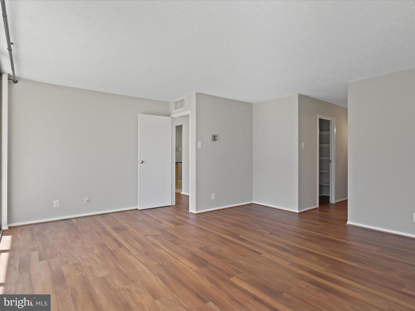6800 FLEETWOOD RD #420, MCLEAN, Virginia 22101, 3 Bedrooms Bedrooms, ,2 BathroomsBathrooms,Residential,For sale,6800 FLEETWOOD RD #420,VAFX2274058 MLS # VAFX2274058