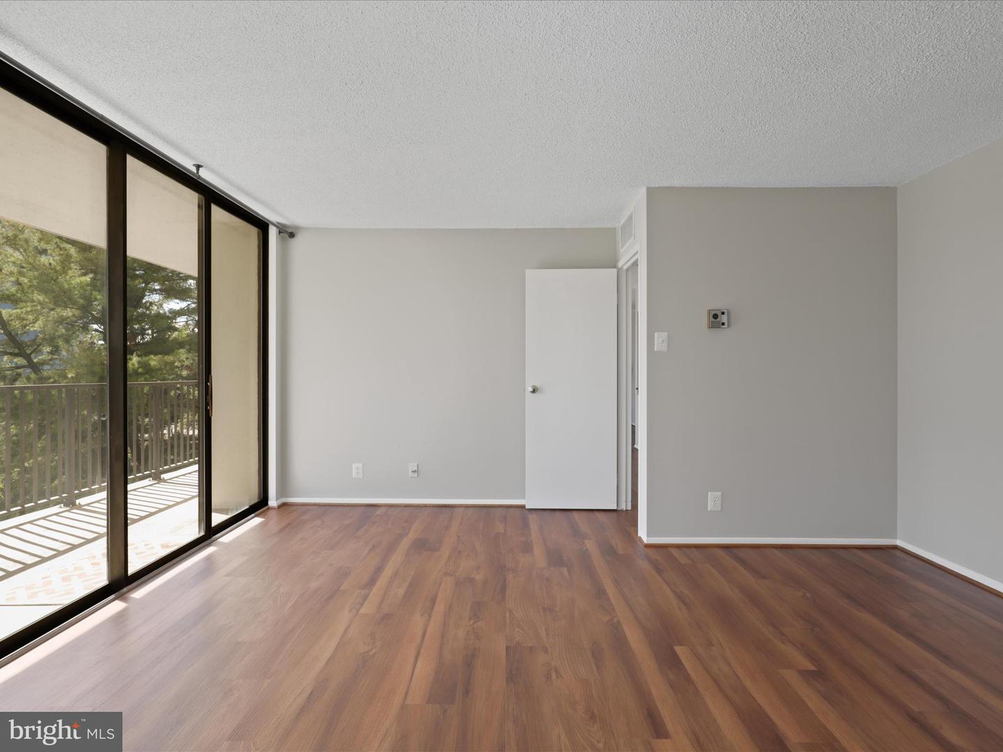 6800 FLEETWOOD RD #420, MCLEAN, Virginia 22101, 3 Bedrooms Bedrooms, ,2 BathroomsBathrooms,Residential,For sale,6800 FLEETWOOD RD #420,VAFX2274058 MLS # VAFX2274058