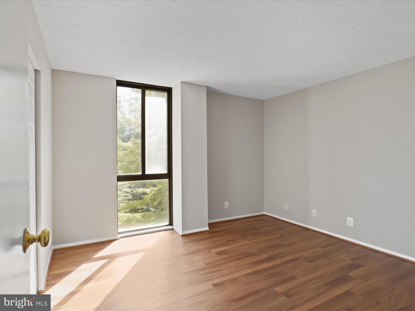 6800 FLEETWOOD RD #420, MCLEAN, Virginia 22101, 3 Bedrooms Bedrooms, ,2 BathroomsBathrooms,Residential,For sale,6800 FLEETWOOD RD #420,VAFX2274058 MLS # VAFX2274058