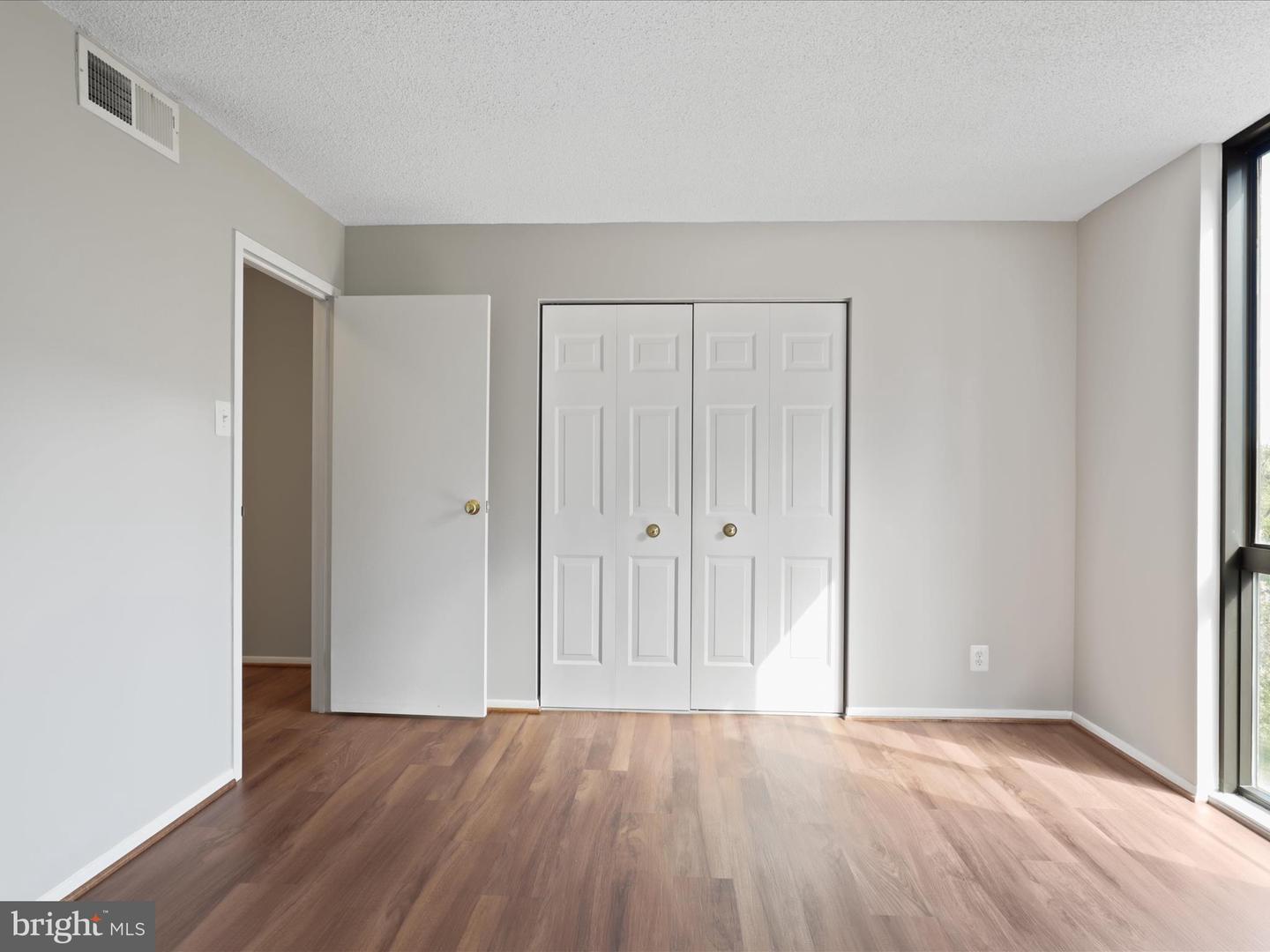 6800 FLEETWOOD RD #420, MCLEAN, Virginia 22101, 3 Bedrooms Bedrooms, ,2 BathroomsBathrooms,Residential,For sale,6800 FLEETWOOD RD #420,VAFX2274058 MLS # VAFX2274058
